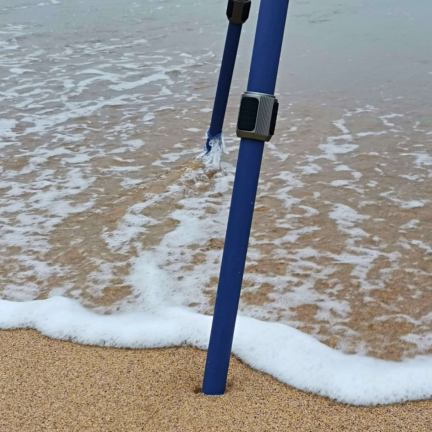Leofoto LP-324C Poseidon Series water resistant carbon fiber tripod on the beach near the water